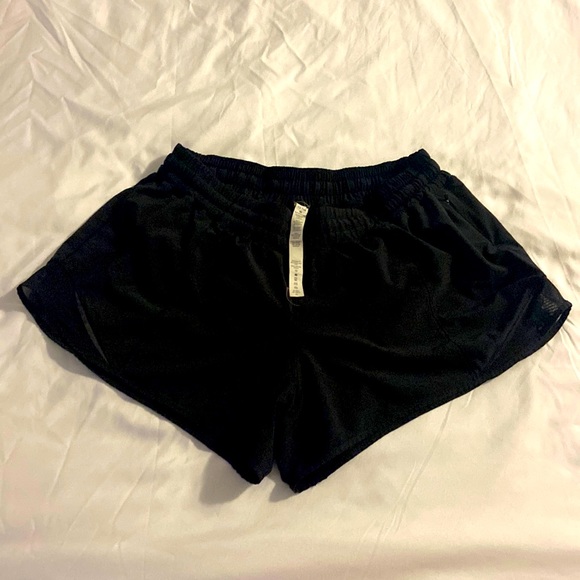Lululemon Hotty Hot II Tall 4 inch shorts in Black! - Picture 1 of 5